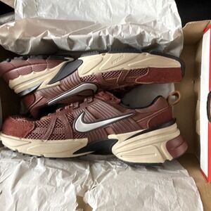 NIKE V2K RUN RED SEPIA CHROME DARK PONY FN6703-201 WOMEN'S SNEAKER 2024